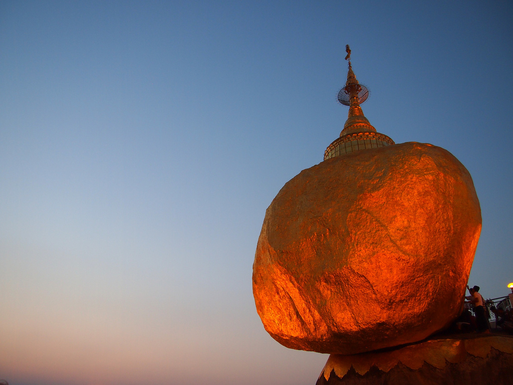 Golden Rock Pagoda, rocher d'or, Birmanie