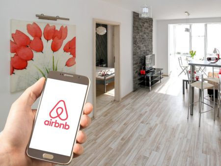 Airbnb a payé 160.000 € d'impôts en France en 2017 — et les hôteliers sont furieux