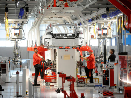 Tesla aurait demandé à des fournisseurs des rabais rétroactifs pour l'aider à devenir rentable