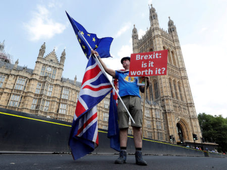 Un Brexit 'dur' risque de faire grimper le prix du pain, du lait et des crèmes glacées au Royaume-Uni