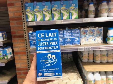 Danone envisage d'imiter les pratiques d'une jeune marque française qui veille aux marges des éleveurs et respecte les consommateurs pour sortir de 2 mois de crise au Maroc