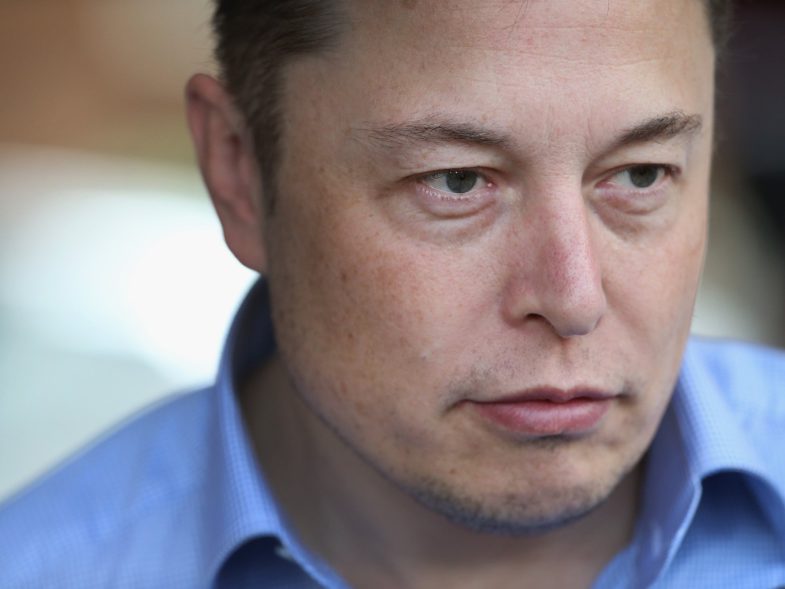 Elon Musk est au centre d'un nombre sidérant d'histoires bizarres et de disputes publiques — voici toutes les fois où le DG de Tesla a dernièrement été sous le feu des projecteurs