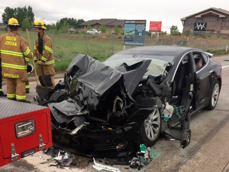 La conductrice de la Tesla Model S qui a percuté un camion de pompiers dans l'Utah affirme que la fonction Autopilot était active au moment de l'accident