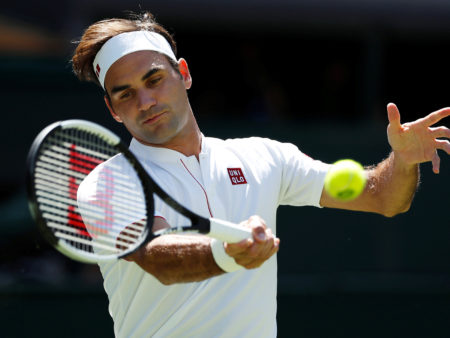 Roger Federer fait sa première apparition à Wimbledon avec un t-shirt Uniqlo