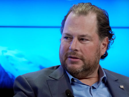 Le PDG de Salesforce utilise une intelligence artificielle pour diriger son entreprise — et elle a récemment mis un cadre européen à l'épreuve