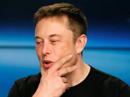 Elon Musk brûle 6500$ par minute chez Tesla — et l'entreprise de 40.000 personnes pourrait être à court d'argent avant la fin de l'année