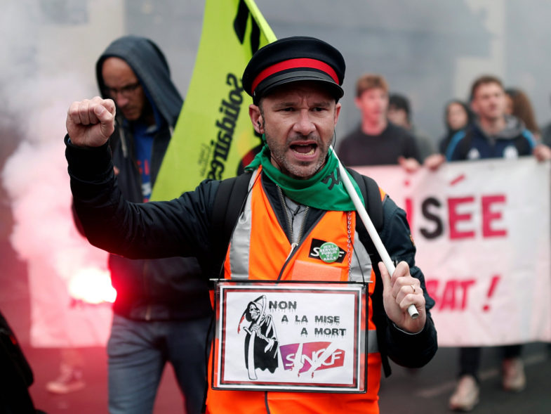 La 'Journée sans cheminots' à la SNCF se traduit par un trafic 'très perturbé' et des actions coups de poing dans toute la France