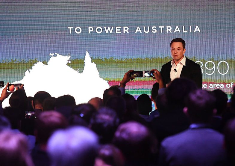 Une province d'Australie veut construire la plus grande centrale solaire virtuelle du monde en reliant les batteries Tesla de 50.000 maisons