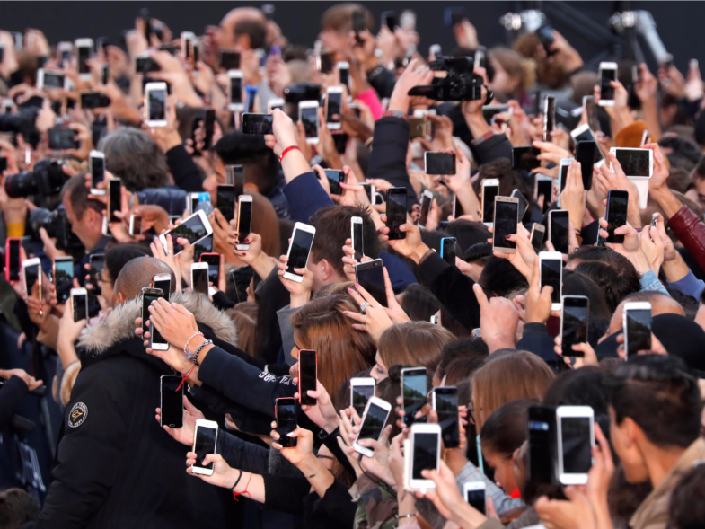 Notre obsession du smartphone ressemble beaucoup à l'épidémie d'obésité, d'après une psychologue de MIT