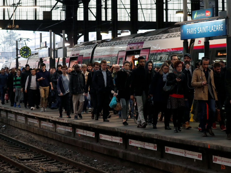 La grève SNCF va continuer de perturber le trafic — mais voici vos droits en cas de retard ou d'annulation de votre train