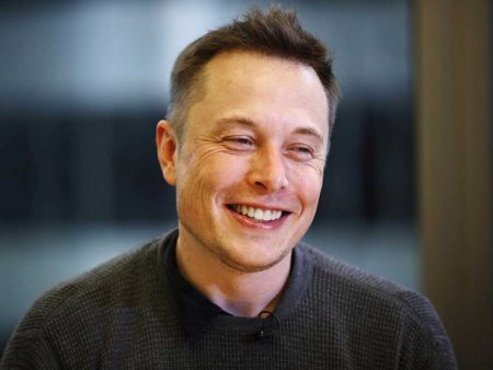 Elon Musk explique pourquoi vivre avec 1$ par jour quand il était étudiant l'a convaincu qu'il pouvait faire ce qu'il voulait de sa vie