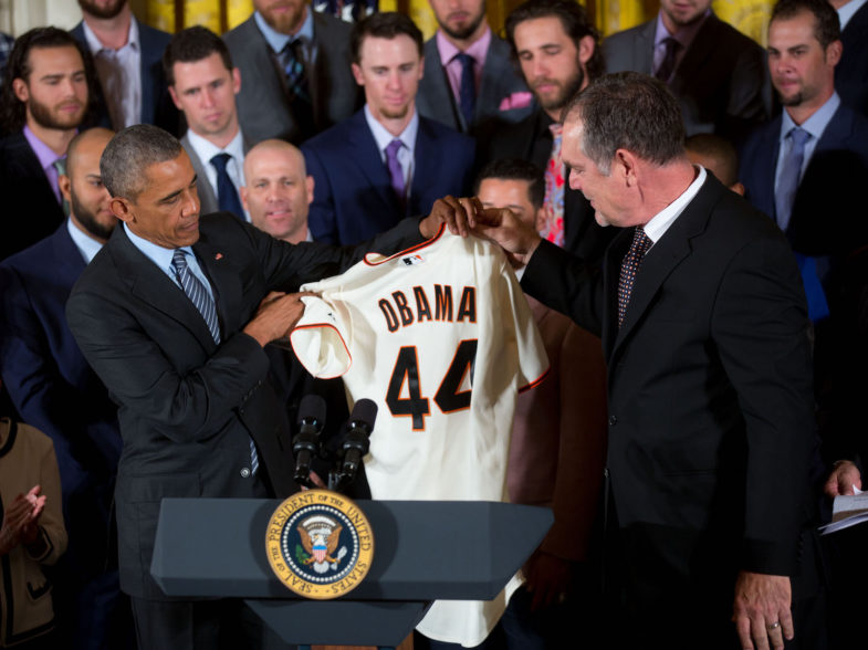 En 2015, Barack Obama reçoit les San Francisco Giants, championsn 2014 des World Series en baseball. Wikimedia Commons