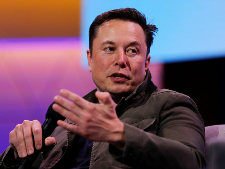 Des actionnaires accusent Elon Musk d'avoir utilisé Tesla et SpaceX pour renflouer l'entreprise de ses cousins