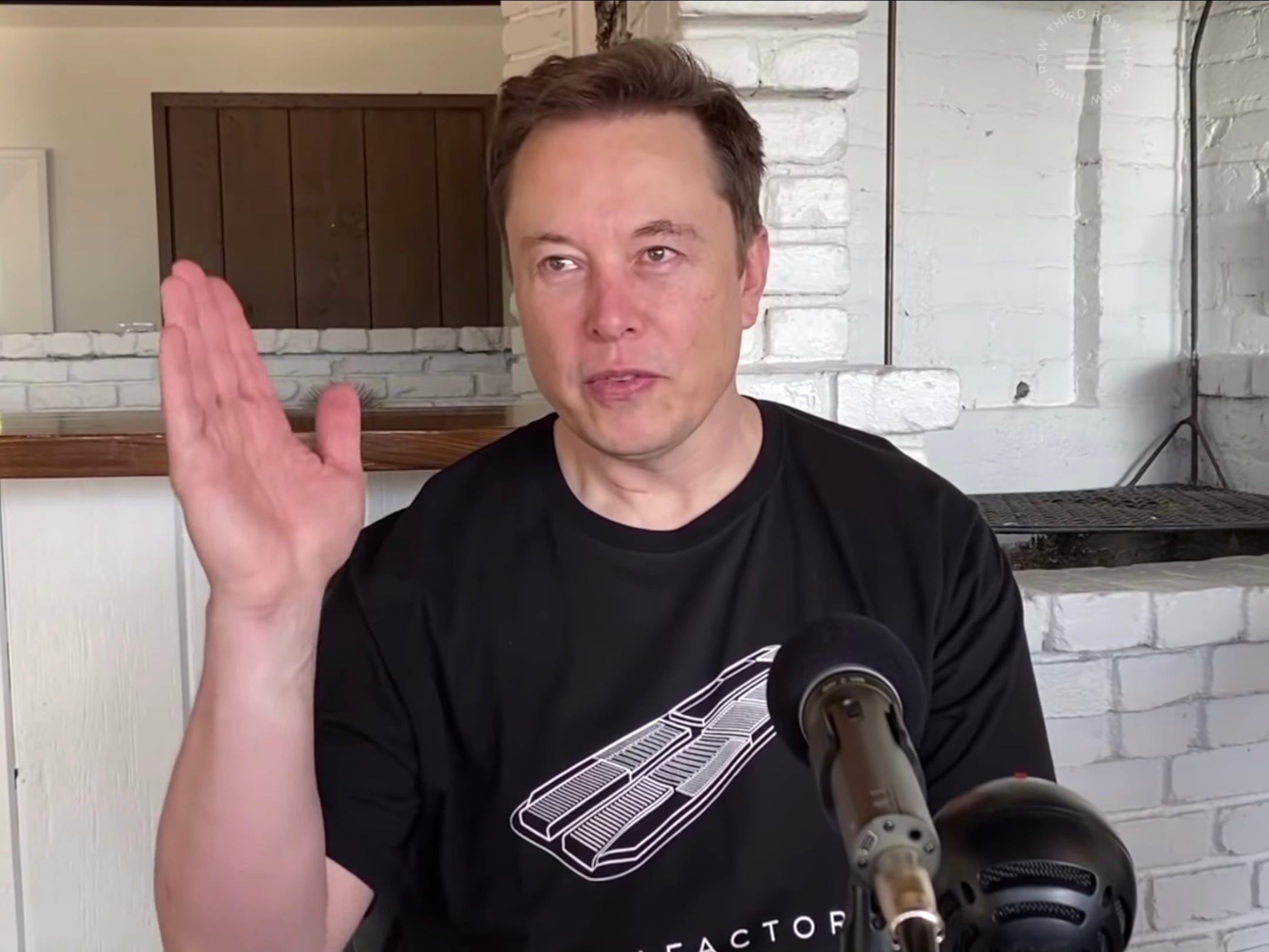 Elon Musk a déclaré que son pire job était si dangereux qu'il l'exposait au risque d'hyperthermie