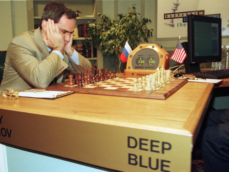 Le maître d'échecs qui a été battu par l'ordinateur 'Deep Blue' prédit que l'IA va 'détruire' la plupart des emplois