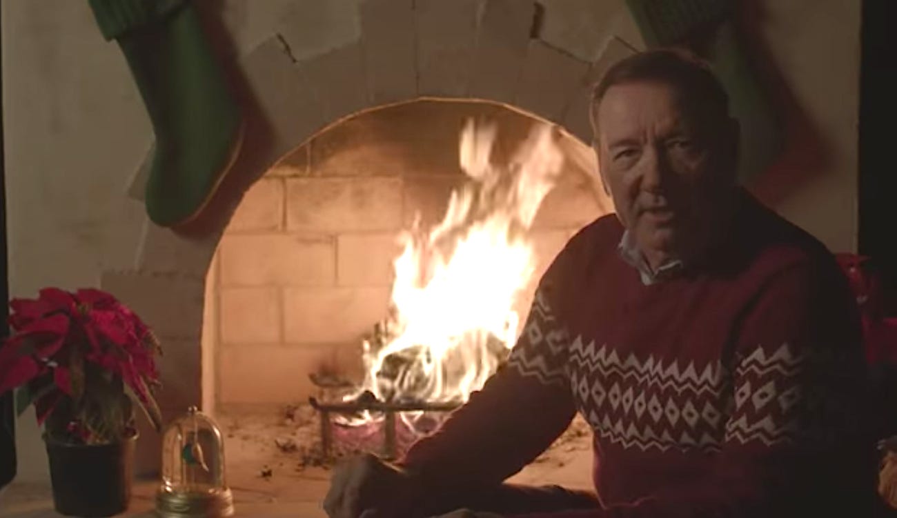 Kevin Spacey, toujours accusé d’agression sexuelle, appelle à plus de ‘gentillesse’ dans une étrange vidéo de Noël