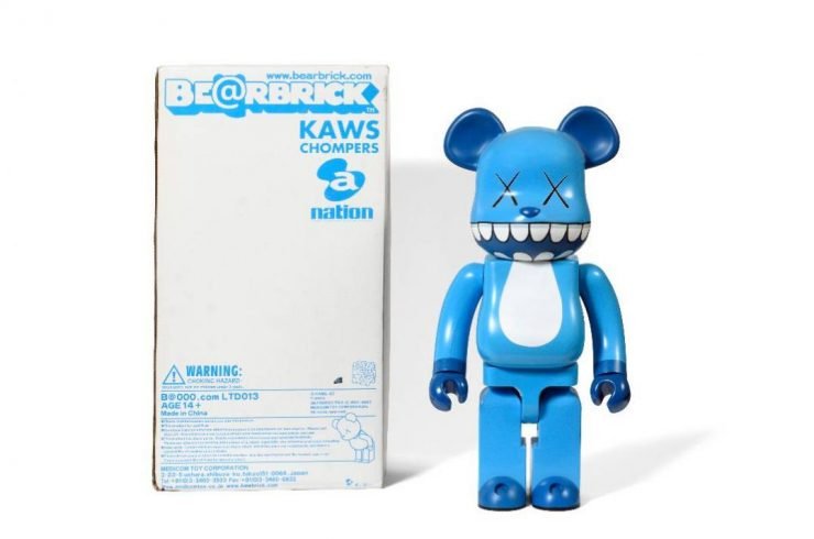 Kaws oeuvre Toy pop art contemporain